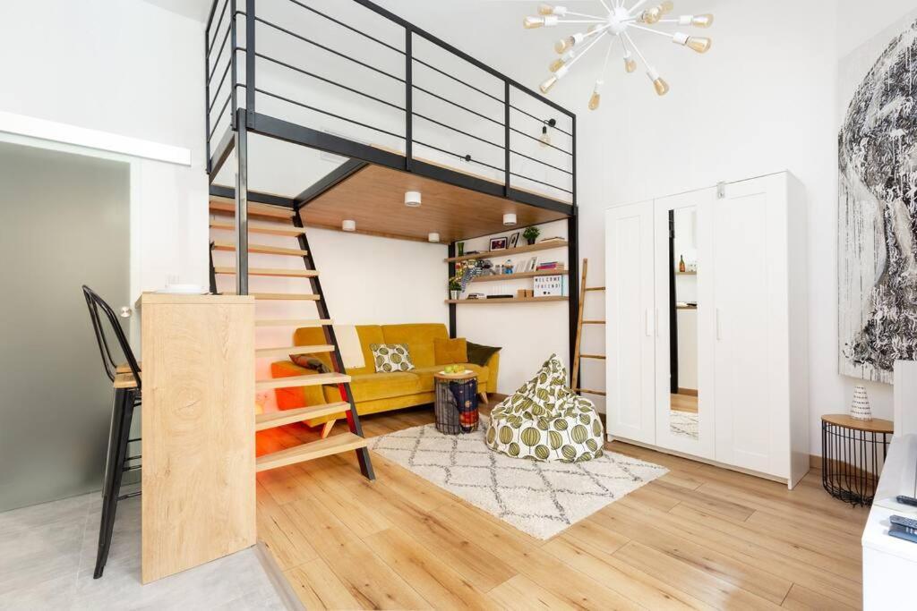 Stylish And Smart Apartment In The Center ブダペスト エクステリア 写真